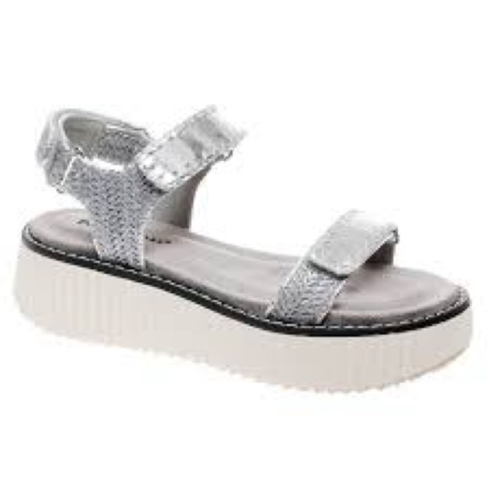 New Pierre Dumas Silver Platform Sandals, size 6